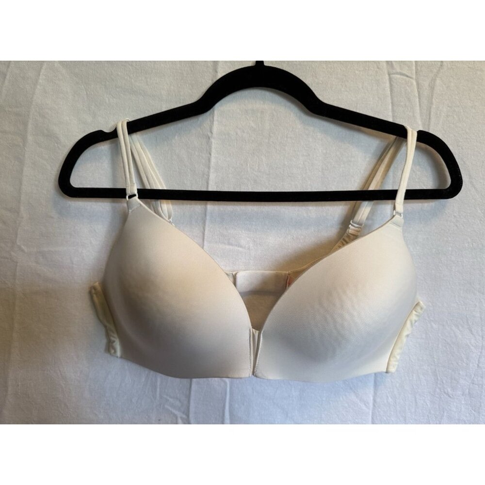 Victoria’s Secret No Wire Bra 38C White Molded Plunge 301420 Comfortable